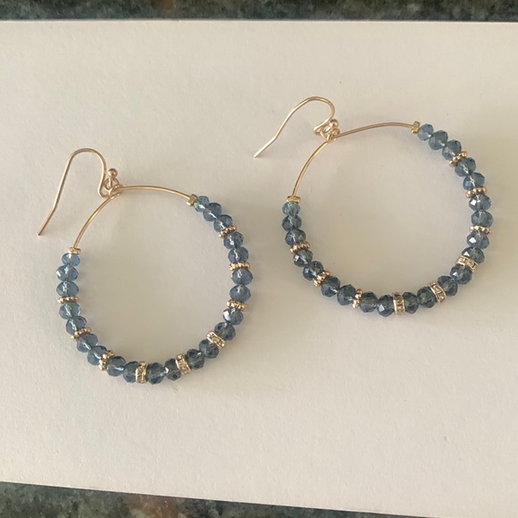 Crystal blue earring from MInt - Picture 1 of 1